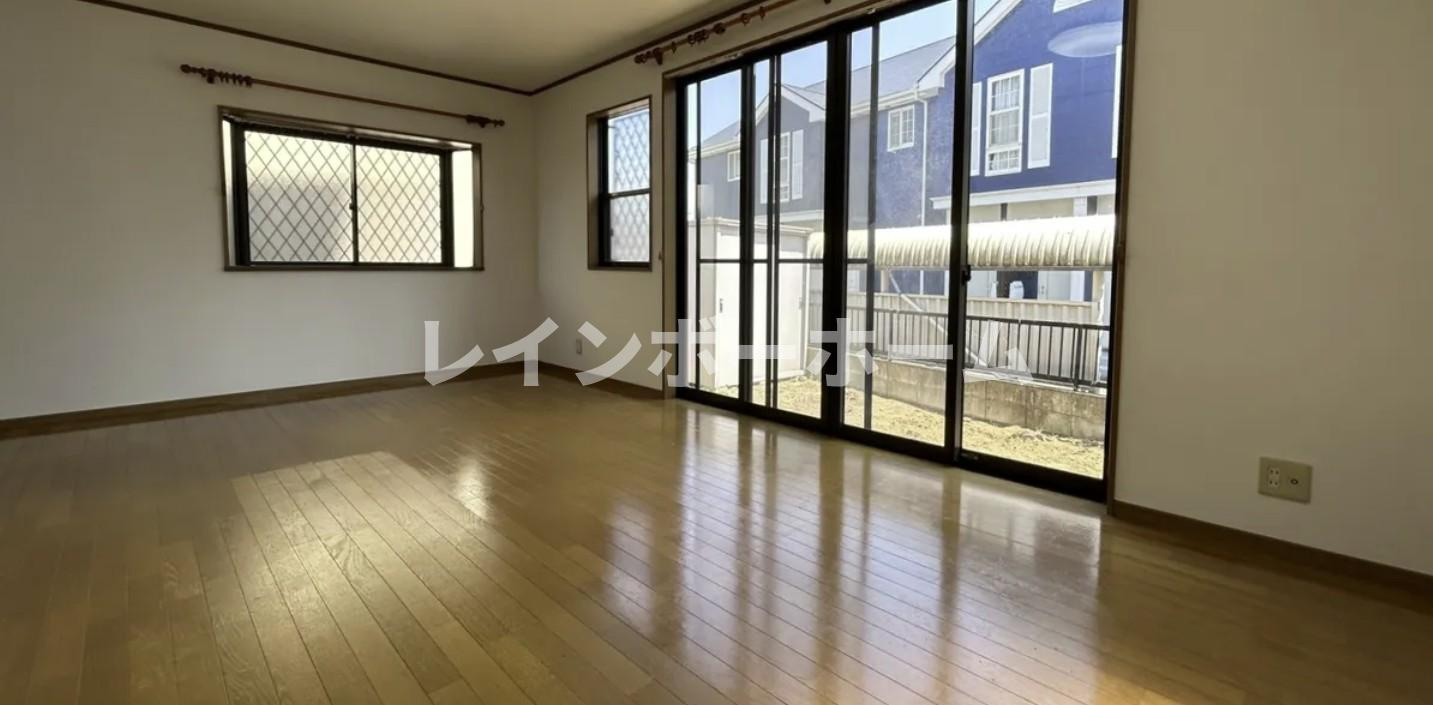 今成3丁目戸建の居間・リビング