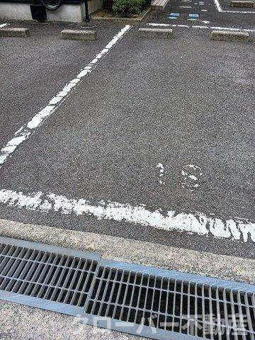 コスモハイツ　Ａの駐車場