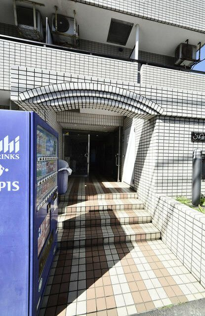 横浜市港北区菊名７丁目の賃貸マンションのエントランス