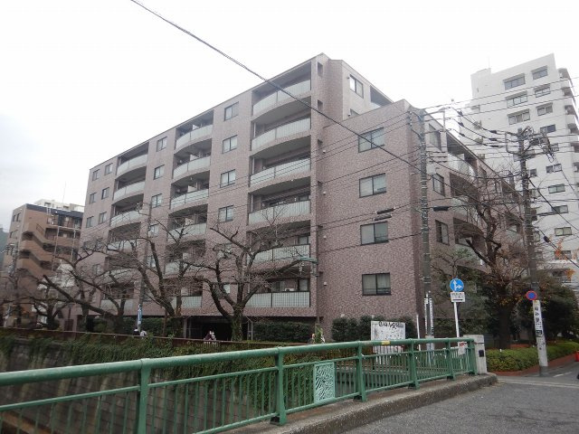 クレッセント目黒青葉台の外観