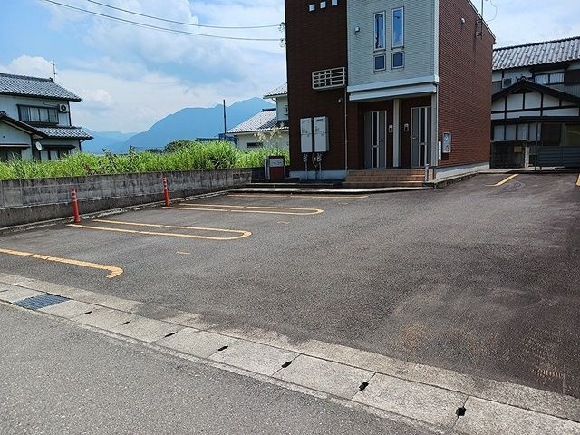 アロマ・ハウスの駐車場