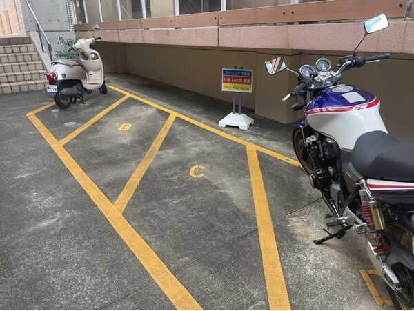 メゾンアイ本陣の駐車場
