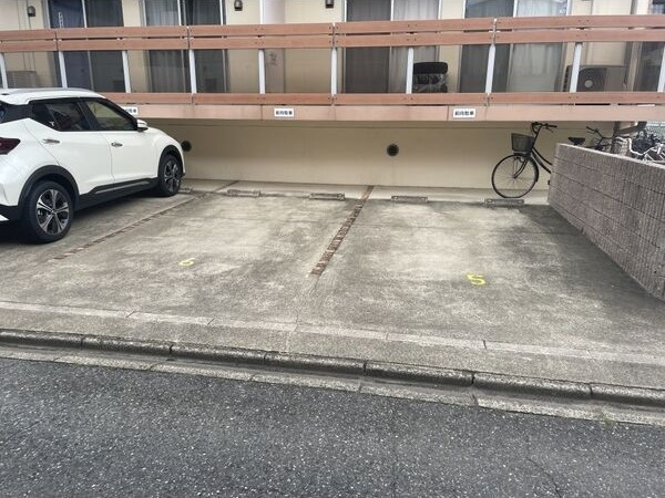 メゾンアイ本陣の駐車場