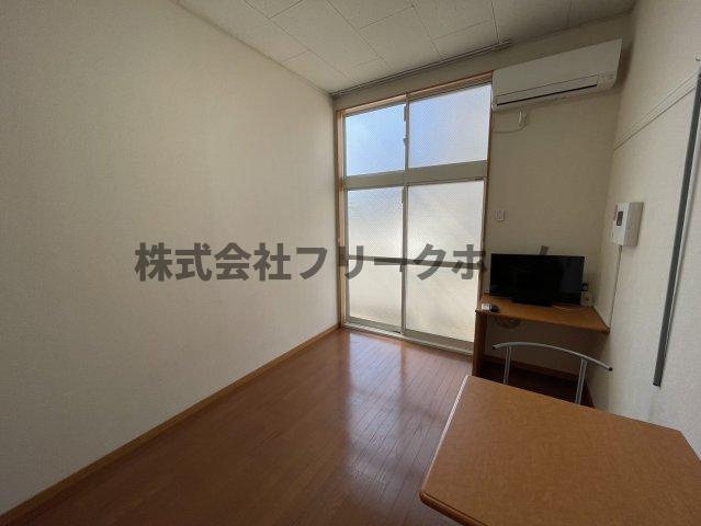 三鷹市井口１丁目のアパートの居間・リビング