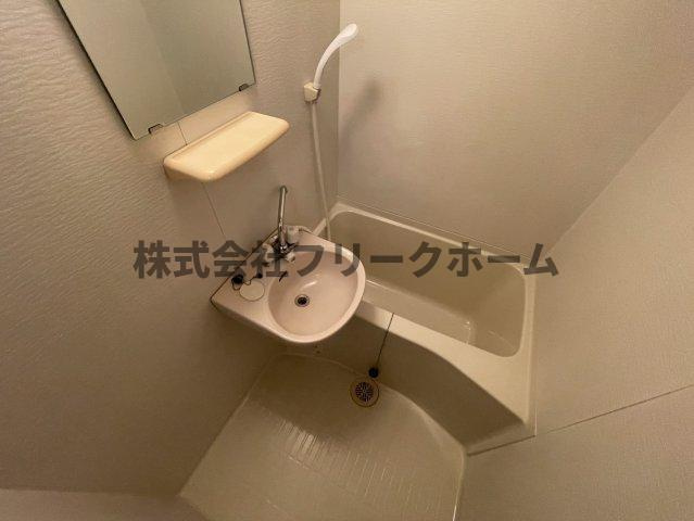 三鷹市井口１丁目のアパートの浴室
