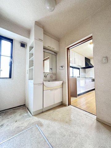 壬生町壬生丁　中古戸建の独立洗面台