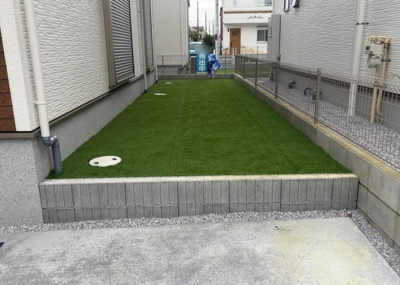 【庭】 | 原宿南新築戸建 | 敷地内には小さなお庭スペースがあり、ガーデニングやプランター菜園などを楽しむことができます。お子様やペットとの遊び場としても活用でき、戸建てならではの豊かな屋外ライフを満喫していただけます。