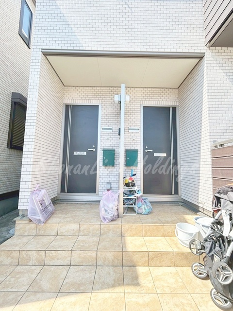 藤沢市城南１丁目のアパートのエントランス