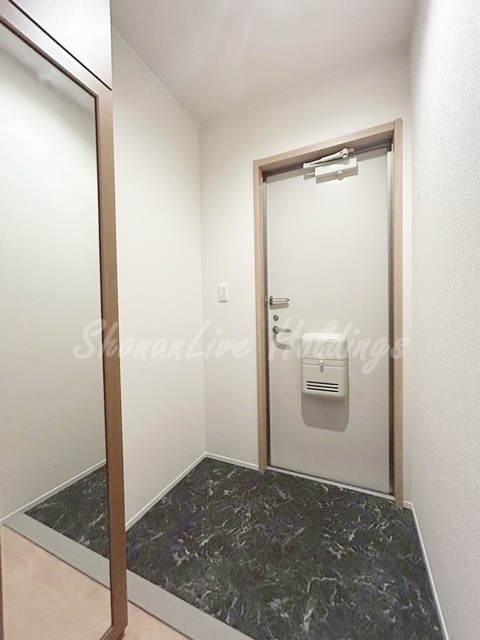 藤沢市城南１丁目のアパートの玄関