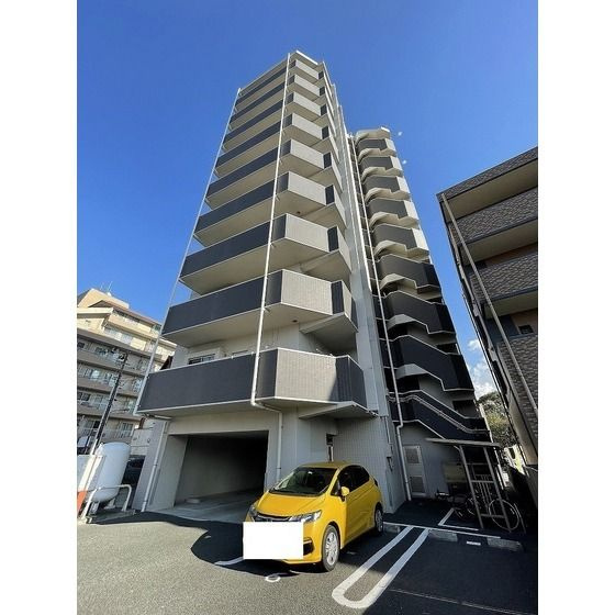 QueenRich新屋敷の駐車場