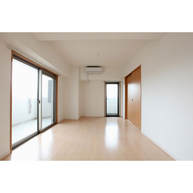 QueenRich新屋敷の居間・リビング