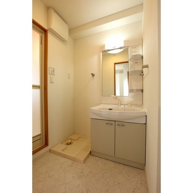 QueenRich新屋敷の独立洗面台