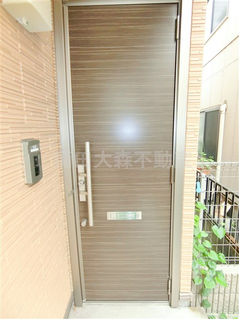 ネージュ西糀谷の玄関