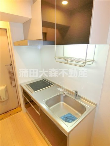 ネージュ西糀谷のキッチン|2口IHシステムキッチン
調理スペースのある大きめなキッチンです１