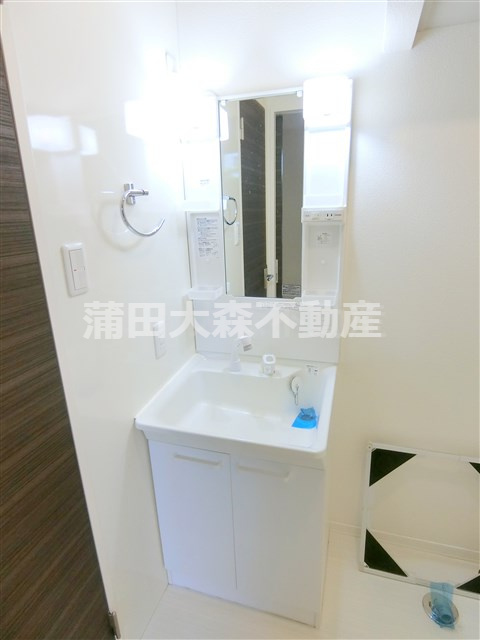 ネージュ西糀谷の洗面所|独立洗面台　洗濯機置き場　洗面脱衣所