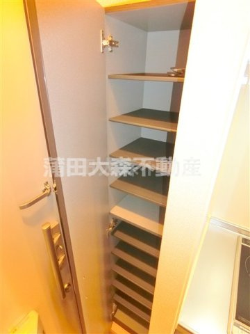 ネージュ西糀谷の設備|玄関収納　シューズBOX