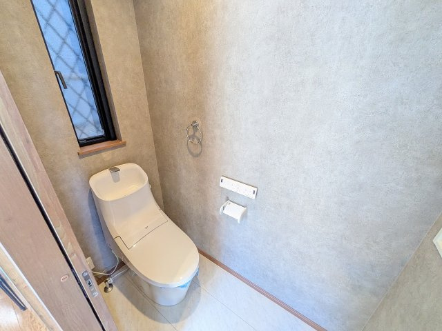 八王子市　泉町　中古戸建てのトイレ|～暖房温水洗浄機能付きトイレ　冬場は特に嬉しい機能ですね～