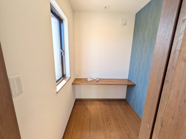 八王子市　泉町　中古戸建ての洋室|～主寝室内にある、1.8帖相当の書斎です～