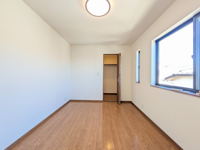 八王子市　泉町　中古戸建ての収納|～ウォークインクローゼットでお荷物がスッキリ収まります～