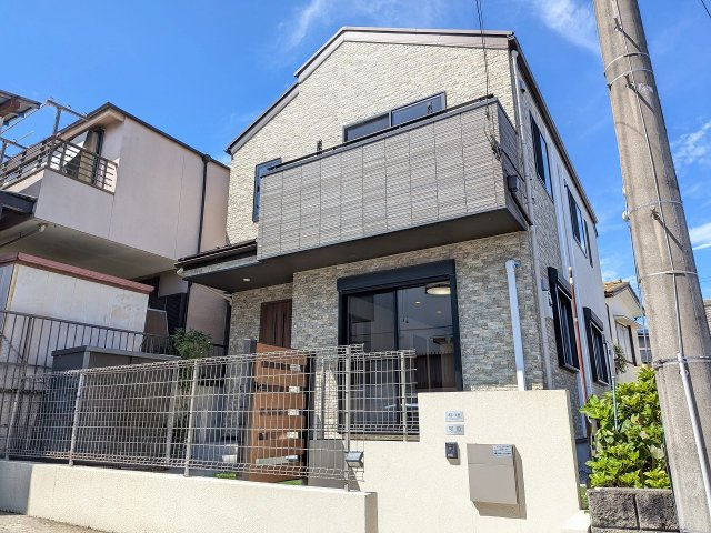 八王子市　泉町　中古戸建ての外観|～令和4年7月築の築浅中古住宅　建築時オープンハウス・アーキテクト施工～