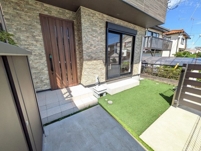 八王子市　泉町　中古戸建ての庭|～プランター植えなども楽しめる庭付き～