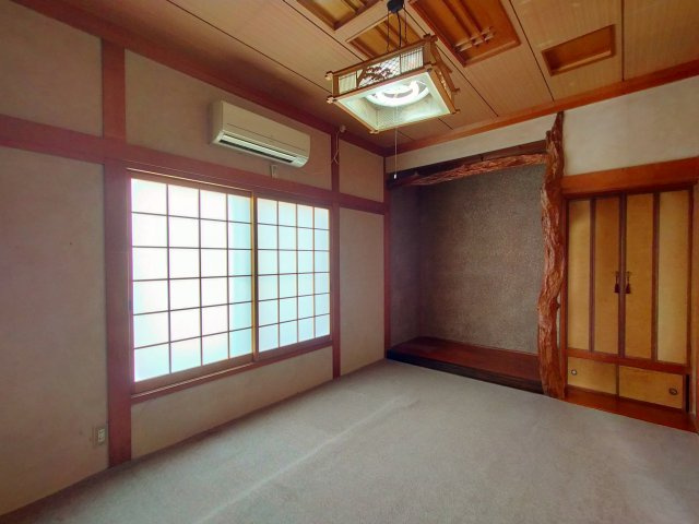 広いベランダの山祇町戸建の和室