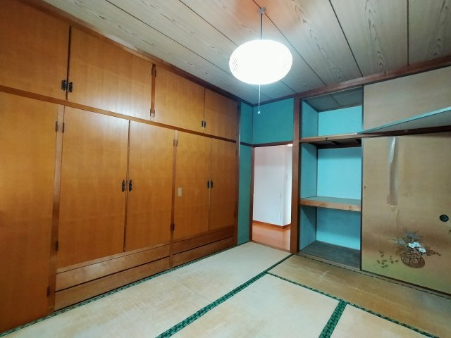 広いベランダの山祇町戸建の和室