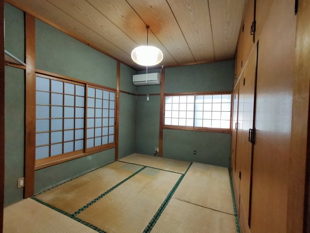 広いベランダの山祇町戸建の和室