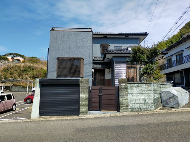 広いベランダの山祇町戸建の外観