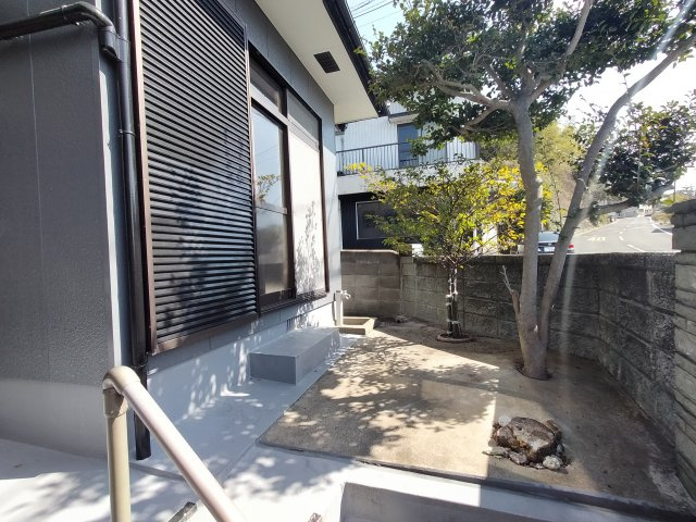 広いベランダの山祇町戸建の庭