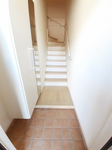 ハピネス　北島Ｃの玄関|収納もある玄関です