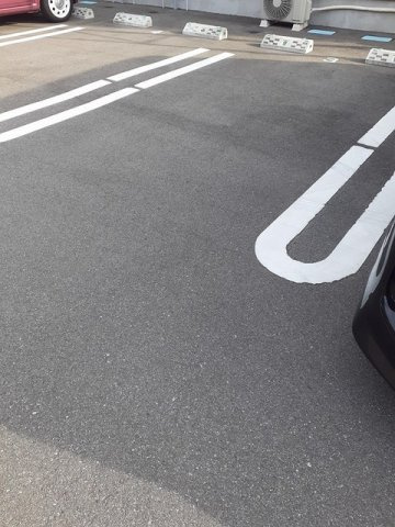 ズューデン　Ａの駐車場|車をお持ちの方に嬉しい駐車場付きの物件です