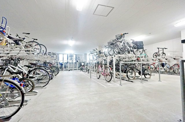 大阪市北区中之島６丁目の中古マンションの駐輪場