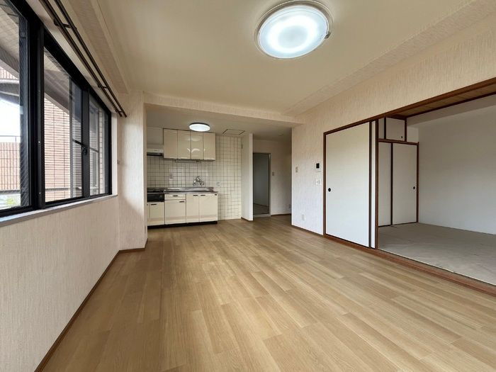 フラット新屋敷の居間・リビング