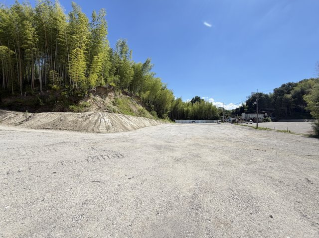 ◆資材置場に適す◆間口広々８４.６８ｍ◆田辺西IC車で２分◆京田辺市田辺茂ケ谷の外観