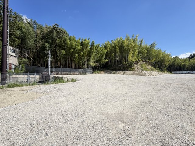 ◆資材置場に適す◆間口広々８４.６８ｍ◆田辺西IC車で２分◆京田辺市田辺茂ケ谷の外観