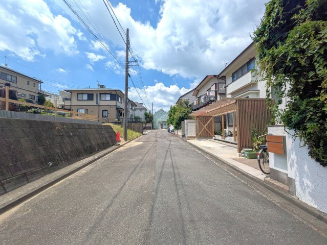 海まで徒歩９分！ ミラバス・ミラブルZERO搭載 の前面道路含む現地写真|前面道路