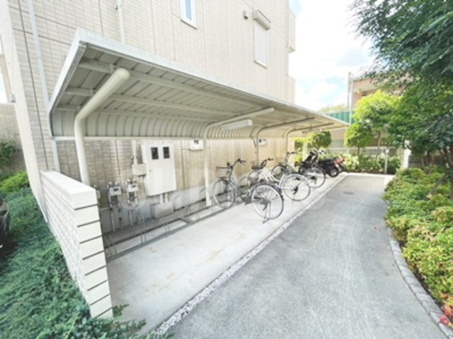 I.ヴィレッジ WESTのその他共用部分|屋根付き駐輪場です。