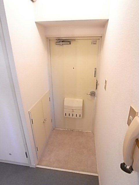 サンシャトー三宮の玄関