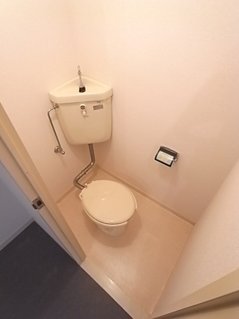 サンシャトー三宮のトイレ