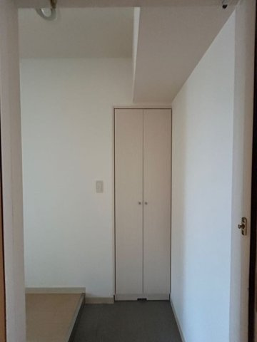 ラ・ウェゾン塚本通の玄関
