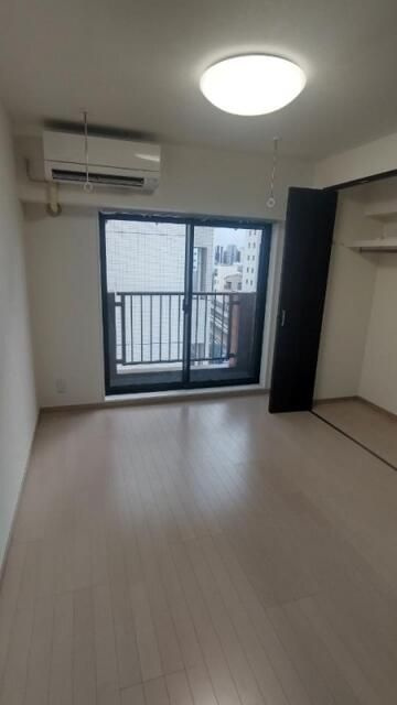 光１０．マンションの寝室