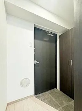光１０．マンションの玄関|※別部屋参考写真