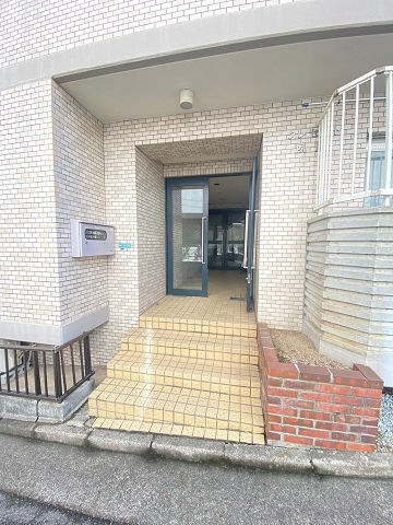 クレセント夙川（羽衣町）のエントランス