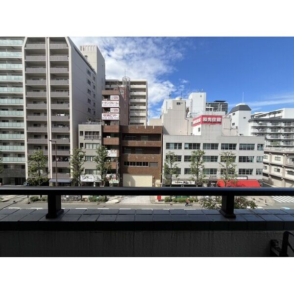 サクシード南森町のバルコニー
