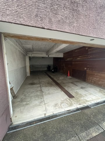カーサフォルツァの駐車場