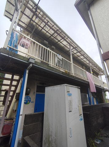 青い空と見晴らしの丘の外観