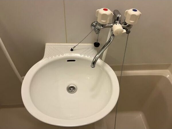 レオパレスハーバー東出町の洗面所