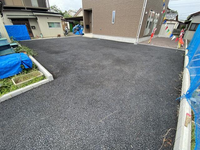 駿東郡清水町伏見の新築一戸建の駐車場|敷地が旗竿地になっています。駐車区画サイズは現地で確認ください。
