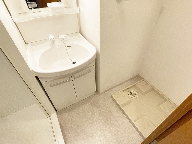 【洗面所】 | 太陽プラザ南草津駅前 | 明るい洗面所です（同棟別室施工例）